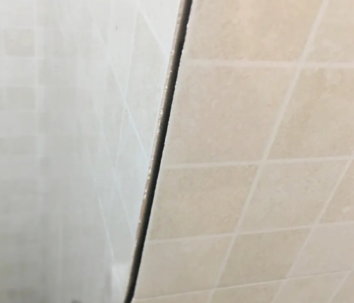 港南瓷砖空鼓维修公司分享阳台瓷砖脱落的修复过程可以分为以下几个步骤