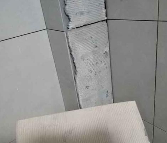 港南瓷砖空鼓维修公司分享下厨房瓷砖脱落的补救措施。